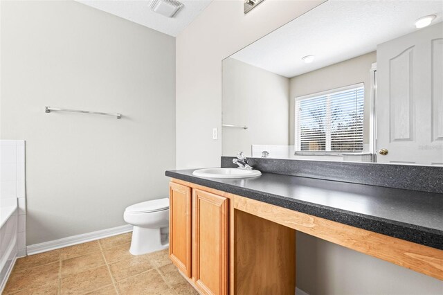 full bath featuring baseboards, visible vents, toilet, a bathing tub, and vanity