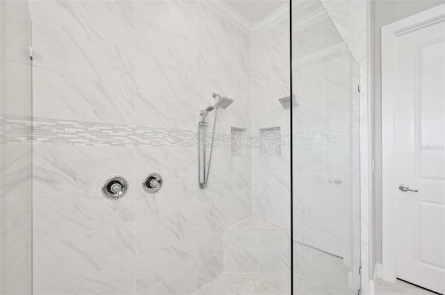 full bath with tiled shower and crown molding