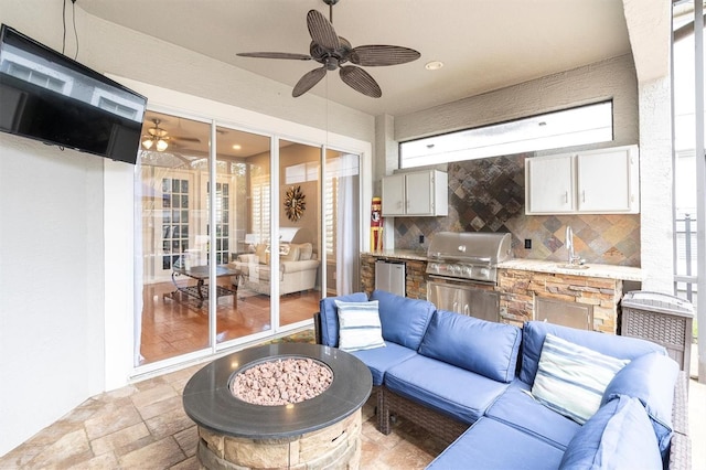 view of patio featuring area for grilling, outdoor lounge area, a sink, a ceiling fan, and grilling area