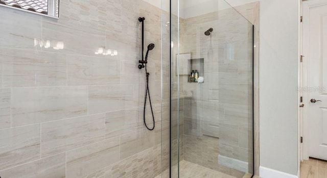 bathroom featuring a tile shower