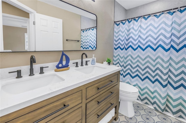 full bathroom featuring toilet, a shower with curtain, double vanity, and a sink