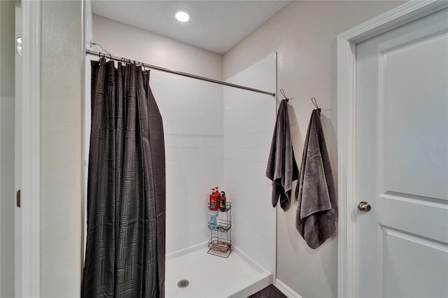 full bathroom with recessed lighting and a tile shower