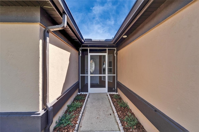 property entrance featuring stucco siding