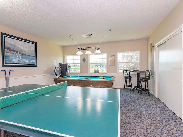 playroom with carpet, pool table, visible vents, and a textured ceiling