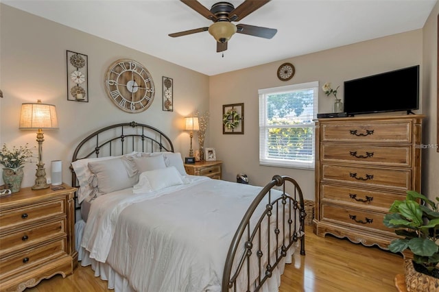 bedroom with light wood-style flooring and ceiling fan