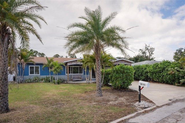 view of front facade with a front lawn