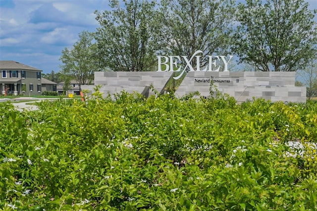 view of community / neighborhood sign