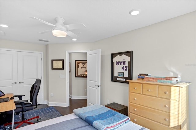 bedroom with dark wood-style floors, recessed lighting, visible vents, and baseboards