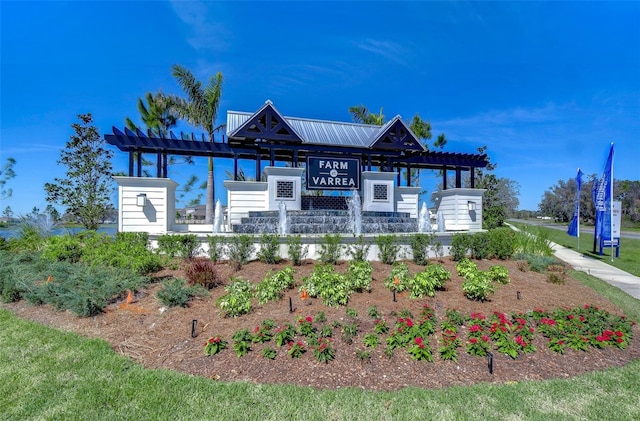 view of front facade featuring metal roof