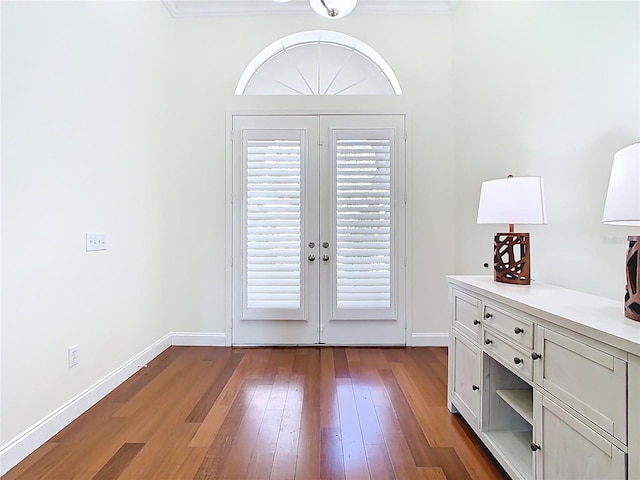 entryway with baseboards and dark wood-style floors