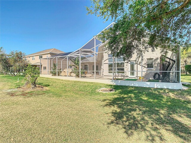18111 Diamond Cove Ct, Tampa, FL 33647 - surrounding community featuring a lawn and a patio