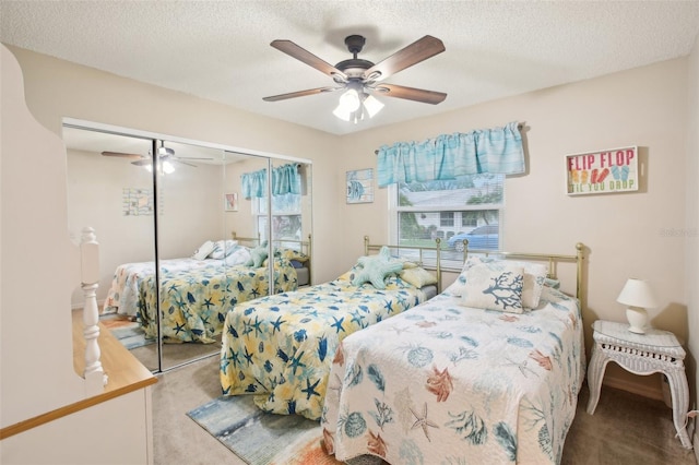 carpeted bedroom featuring a textured ceiling, a ceiling fan, and a closet