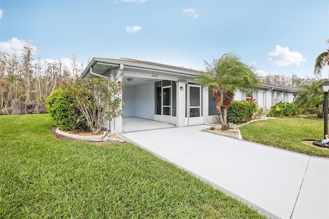 view of front of home featuring driveway, a front lawn, and stucco siding