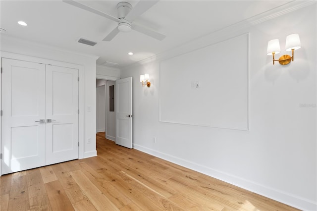 unfurnished room featuring baseboards, visible vents, light wood-style flooring, ceiling fan, and crown molding