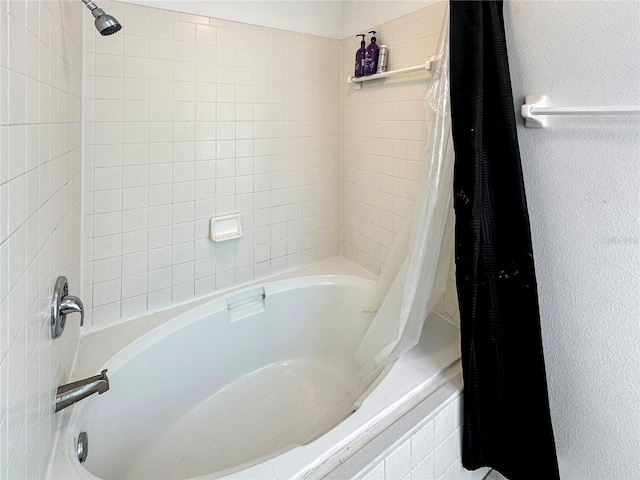 bathroom featuring shower / bath combo