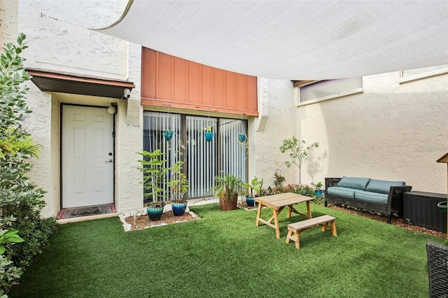 view of yard with an outdoor living space