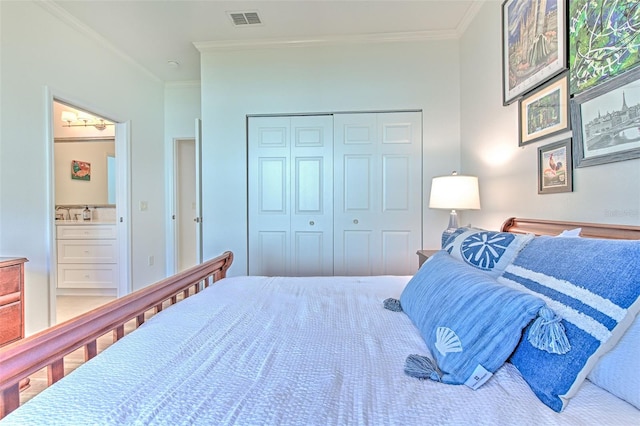 bedroom featuring ensuite bathroom, ornamental molding, a closet, and visible vents