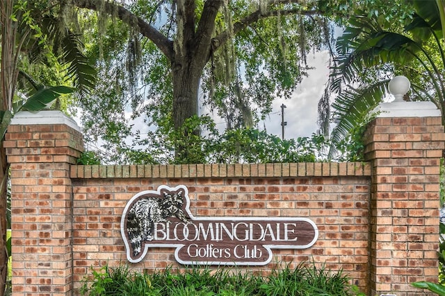 view of community / neighborhood sign