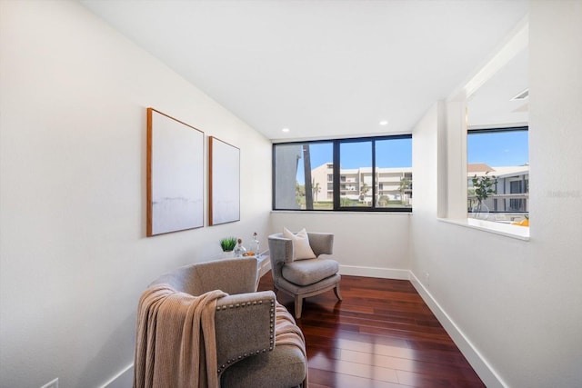 living area with dark wood-style floors, recessed lighting, and baseboards