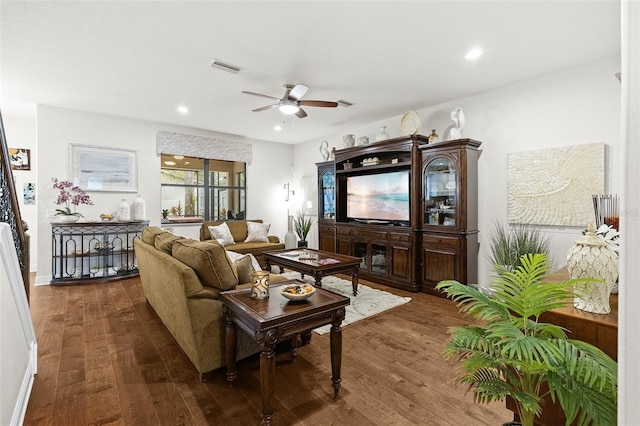 living area with recessed lighting, wood finished floors, visible vents, baseboards, and a ceiling fan