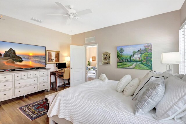 bedroom featuring dark wood-style flooring, visible vents, and ceiling fan