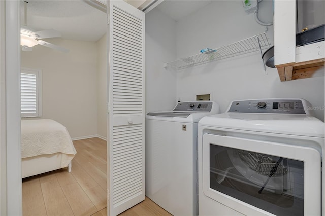 washroom featuring light wood-style floors, ceiling fan, laundry area, independent washer and dryer, and baseboards