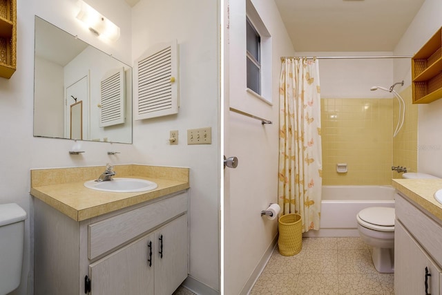 bathroom with shower / bath combination with curtain, baseboards, vanity, and toilet