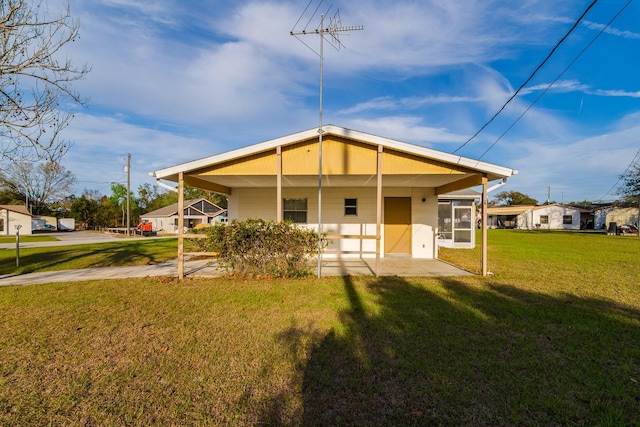 view of front of house with a front lawn