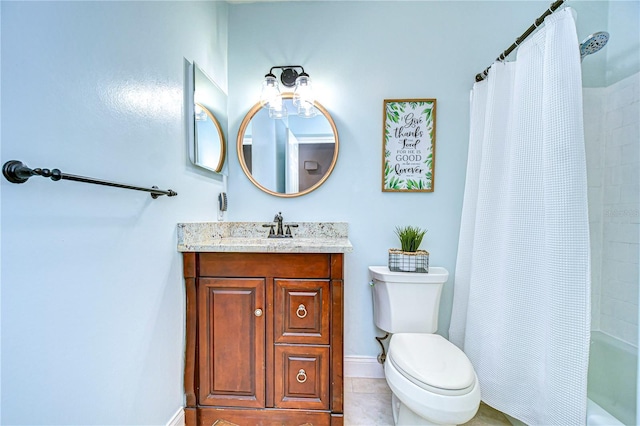 full bath featuring shower / bath combination with curtain, toilet, vanity, baseboards, and tile patterned floors