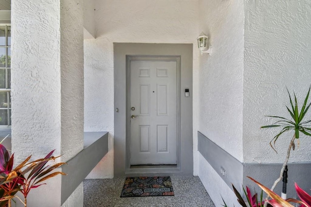 915 Brittany Park Blvd, Tarpon Springs, FL 34689 - entrance to property with stucco siding