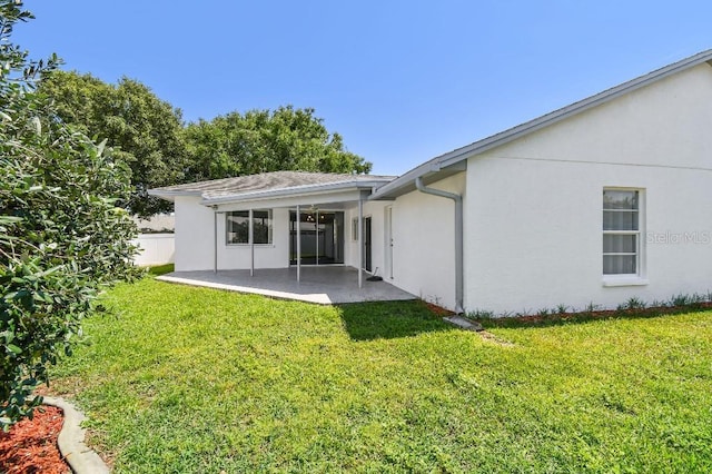 915 Brittany Park Blvd, Tarpon Springs, FL 34689 - back of property featuring a patio and stucco siding