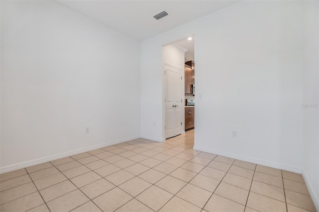 empty room with visible vents and baseboards