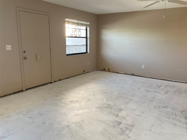 empty room featuring a ceiling fan