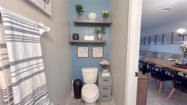 full bath with toilet, baseboards, visible vents, and tile patterned floors