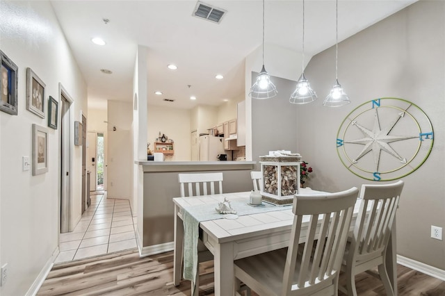 dining room with light wood-style floors, recessed lighting, visible vents, and baseboards