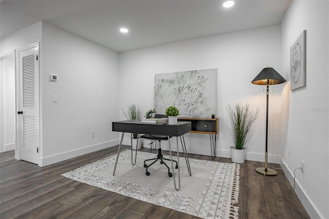 office area with baseboards, wood finished floors, and recessed lighting