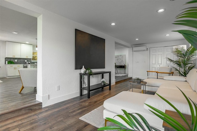 living area featuring dark wood-type flooring, recessed lighting, and baseboards