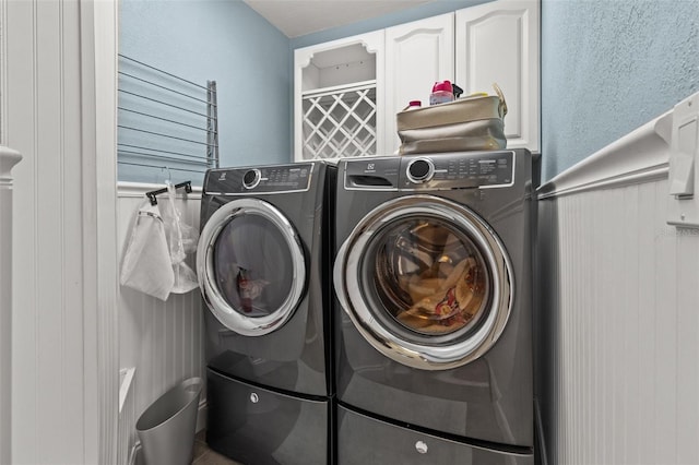 washroom featuring laundry area and washing machine and dryer