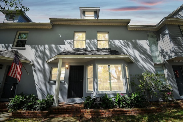 view of front facade with stucco siding