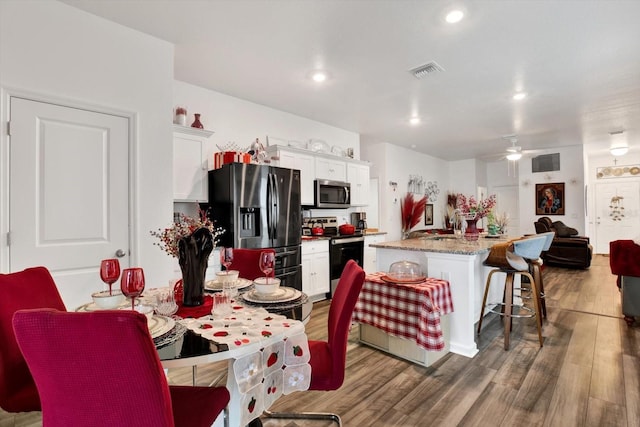 dining space featuring recessed lighting, wood finished floors, visible vents, and a ceiling fan