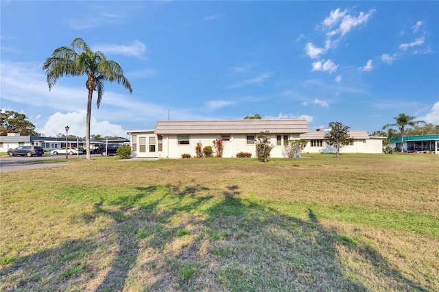 ranch-style house featuring a front lawn