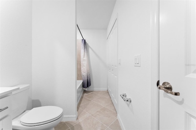 full bathroom with vanity, baseboards, shower / bath combo with shower curtain, tile patterned floors, and toilet