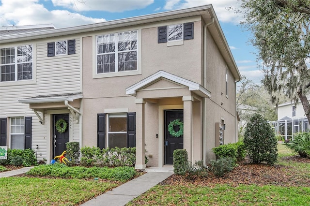 townhome / multi-family property featuring stucco siding