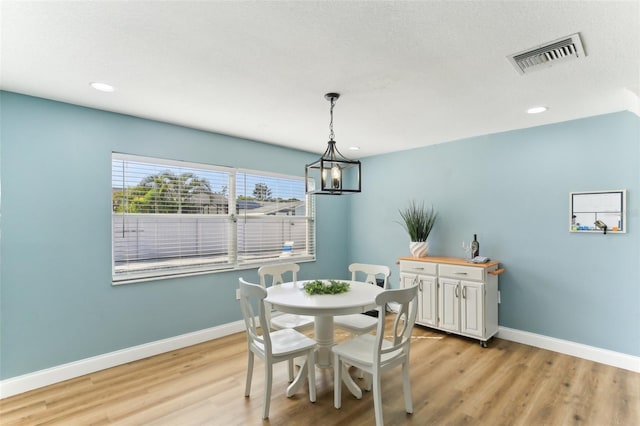 dining area with baseboards, visible vents, light wood-style flooring, and recessed lighting