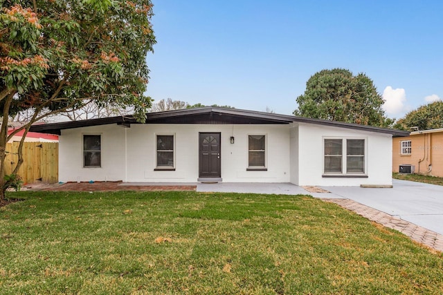 view of front of home featuring a front lawn, fence, and central air condition unit