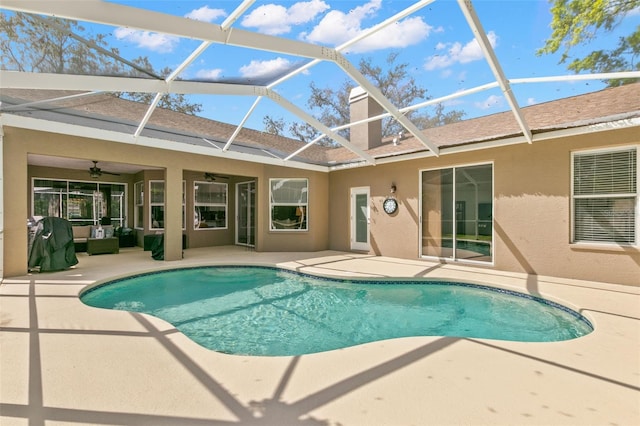 outdoor pool featuring a ceiling fan, a lanai, and a patio