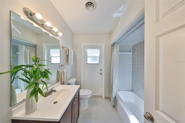 full bath featuring visible vents, toilet, tile patterned flooring, shower / bath combo with shower curtain, and vanity