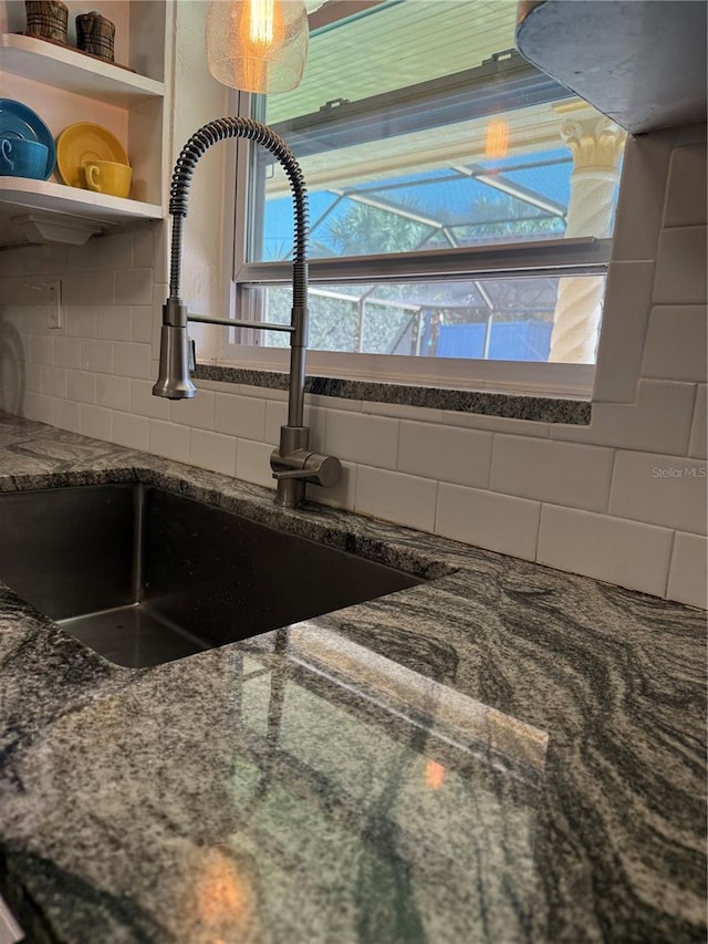 details with backsplash, open shelves, and a sink