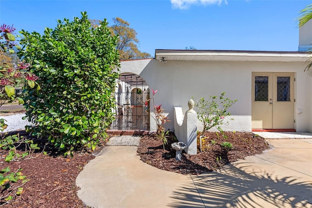 view of exterior entry with stucco siding