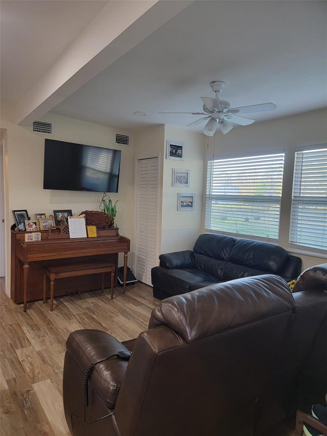 living room featuring visible vents, ceiling fan, and light wood-style flooring